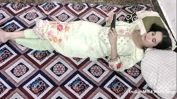 Ngentot Nih Adik Tiri Lagi Nonton Bokep Di Hp, Di Tobokin Keras Sama Kakak Tiri – Suara Hindi