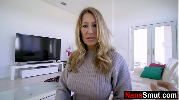 Nenek Tiri Yang Lagi Horny Minta Ngentot Sama Cucu Tirinya