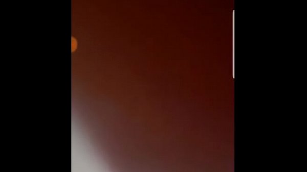 Istri Indonesia Crot Bareng Suami Di Video Call, Mainin Kontol Sendiri Sambil Ngintip.