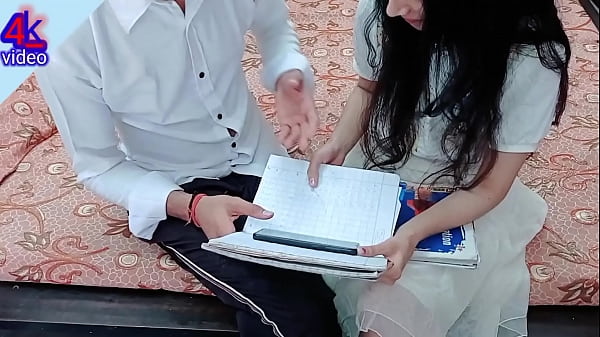 Cewek-cewek Kuliahan India Lagi Ngewek Seru, Desi Chudayi, Pake Bahasa Hindi Yang Jelas-jelas Bikin Makin Panas.